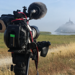 Camera devant le Mt Saint Michel